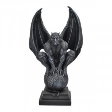 Demon siedzący na kuli - figura dekoracyjna